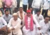 14 कोसी परिक्रमा मार्ग चौड़ीकरण बुलडोजर एक्शन पर भड़के सांसद अवधेश प्रसाद, पीड़ितों के साथ धरने पर बैठकर दे डाली चेतावनी