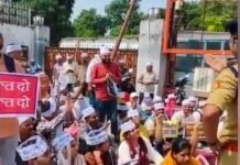 68,500 शिक्षक भर्ती अभ्यर्थियों का लखनऊ में प्रदर्शन, मंत्री संदीप सिंह के आवास पर दिया धरना