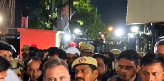 राहुल गांधी समेत 50 सांसद हिरासत में, दिल्ली में सियासी संग्राम