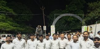 न्यायालय कर्मचारी की मौत पर बवाल: दरोगा पर कार्रवाई न करने का आरोप