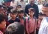 हमीरपुर में बच्चों ने DM के सामने खोली स्कूल की पोल, बच्चे बोले- दाल में पानी और दूध में मट्ठा मिलाते हैं
