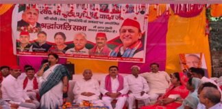 कमालगंज में नेताजी को श्रद्धांजलि: सपा ने मनाई मुलायम सिंह यादव की चौथी पुण्यतिथि, भंडारे के चलते थाने के पास लगा जाम