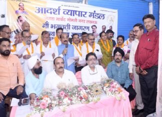 आदर्श व्यापार मण्डल, जनता मार्केट, गोमती नगर इकाई “के नव नियुक्त पदाधिकारियों ने व्यापारियों के हितों की रक्षा की ली शपथ