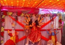 रजीपुर मार्केट में माता रानी की स्थापना, भक्ति संगीत से गूंजा बाजार; खुदागंज में नवरात्र के दूसरे दिन मंदिरों में उमड़ी भीड़