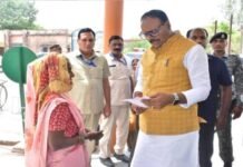 युवाओं में बढ़ रहा डिप्टी सीएम ब्रजेश पाठक का क्रेज, आम जनमानस से सीधा जुड़ाव और सोशल मीडिया पर सक्रियता ने बधाई लोकप्रियता