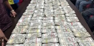 कार के दरवाजों में बना था ‘गुप्त तहखाना’, आयकर टीम ने छापेमारी कर निकाले ₹2.65 करोड़