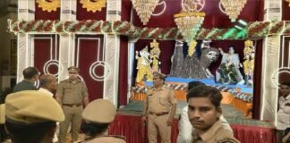 बंगाल-बलरामपुर के बाद गोरखपुर में हाई अलर्ट! दुर्गा पंडालों की सुरक्षा चाक-चौबंद, हर जगह PAC तैनात