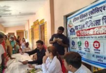 बाढ़ प्रभावित 355 मरीजों को मिला उपचार, 112 बच्चों को बांटे कपड़े