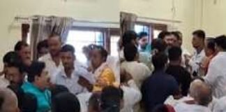 आजमगढ़: BJP की बैठक में बवाल, जिलाध्यक्ष और वरिष्ठ नेता में धक्का-मुक्की, वीडियो वायरल