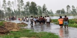 बाढ़ का कहर! सीतापुर में आंखों के सामने पिता-बेटा सहित तीन जिंदगियां लील गया सैलाब